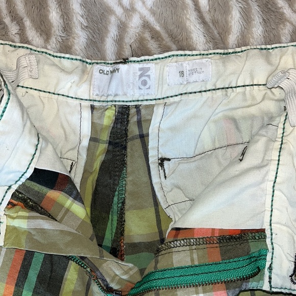 Boy’s Old Navy Green Plaid Bermuda Shorts - Picture 2 of 4